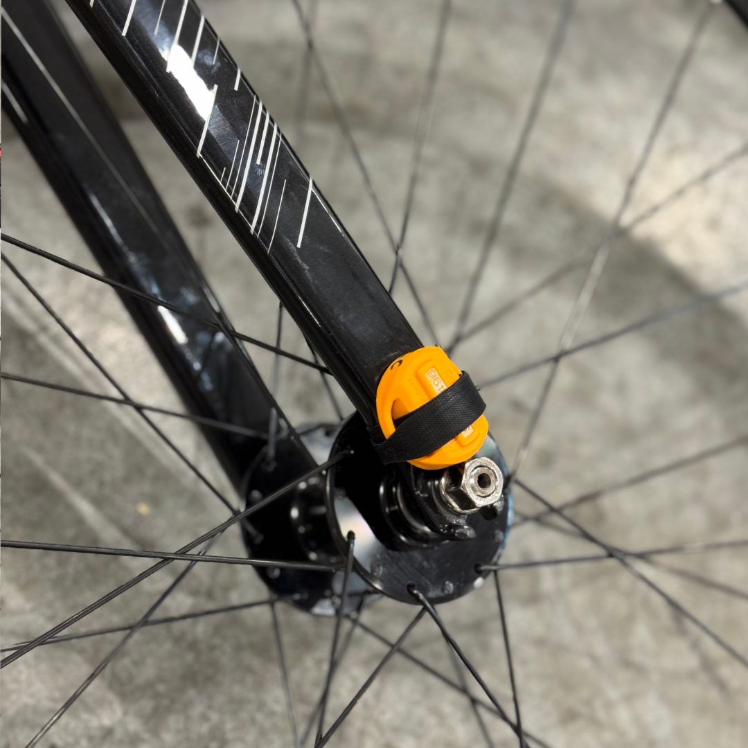 Puce MyLaps sur fourche de vélo de piste